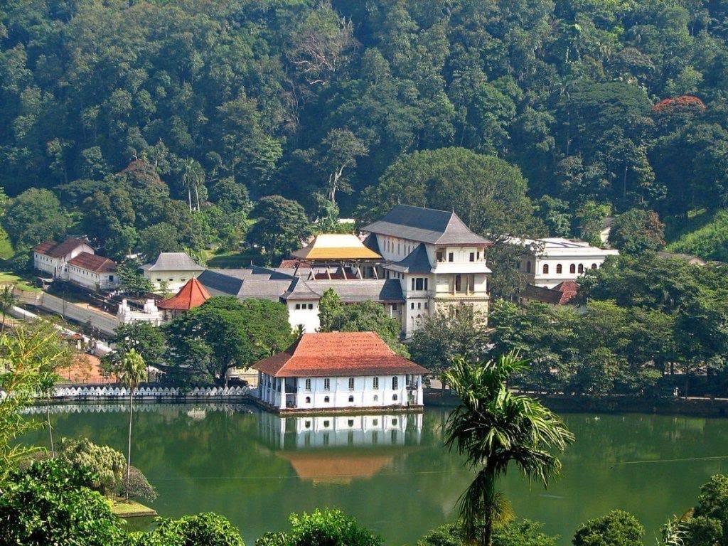 Nisansala Homestay Kandy Deiyannewela Buitenkant foto